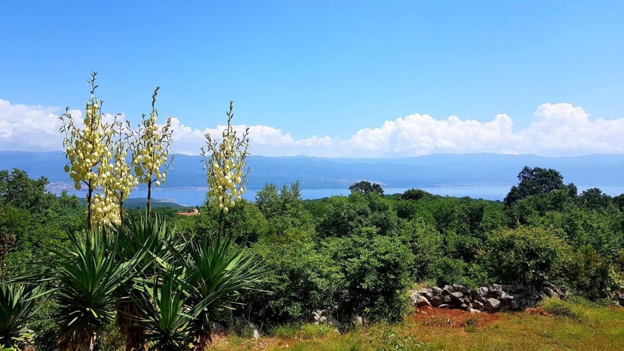 Hilltop Villa Risika Exterior foto